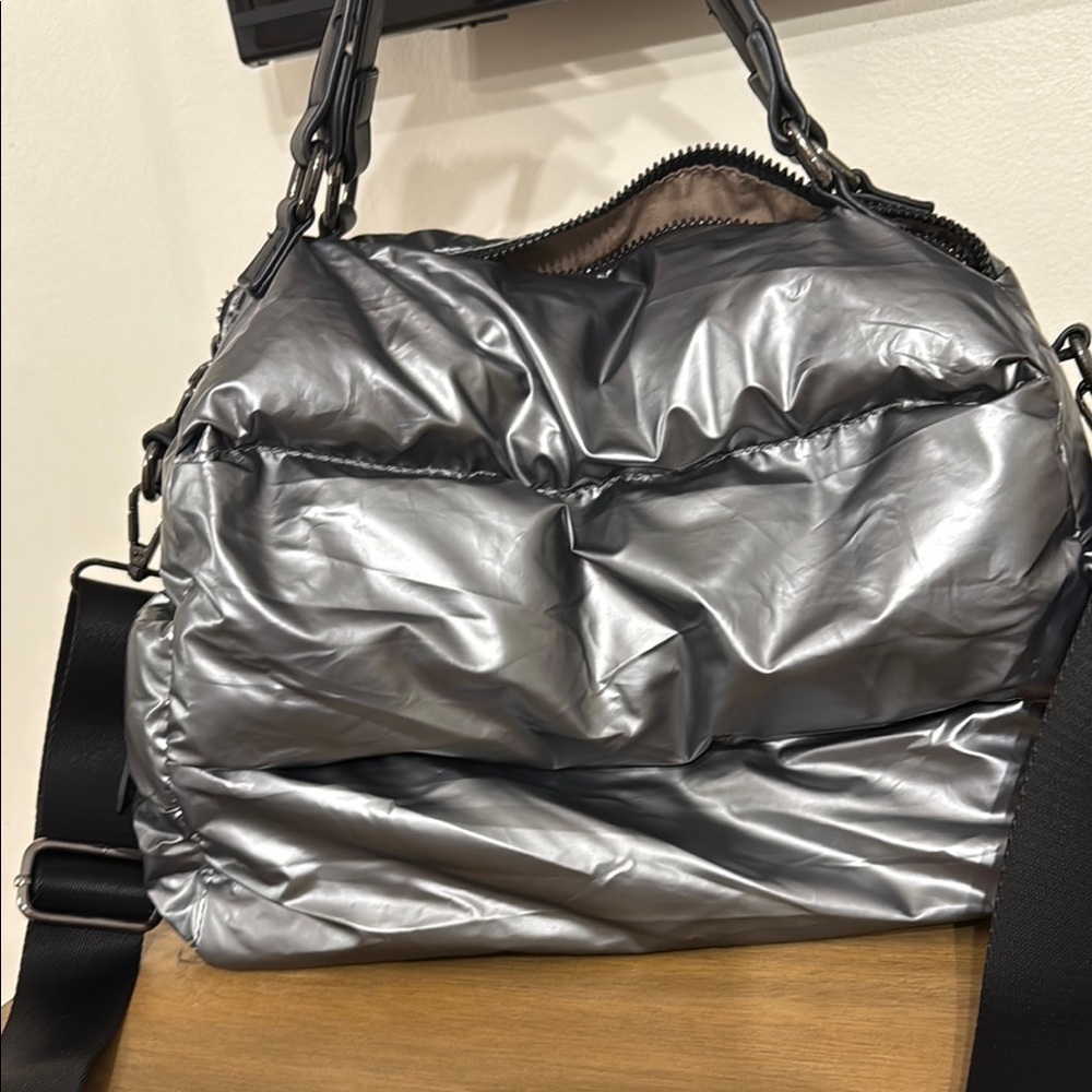 Quilted Silver Women's Bag. - Picture 4 of 10